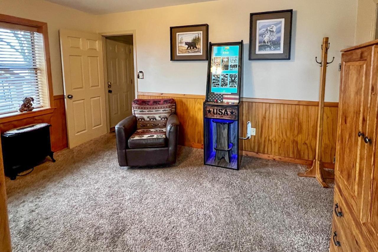Smoky Mountain Retreat With Hot Tub, Arcade Games Βίλα Pigeon Forge Εξωτερικό φωτογραφία